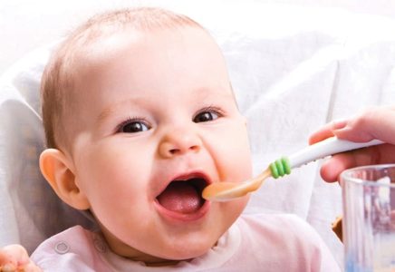 feeding-zero-to-one-year-old-baby